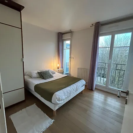 3 Mn, 14 People , 4 Bedrooms, 2 Parkings Prives 公寓