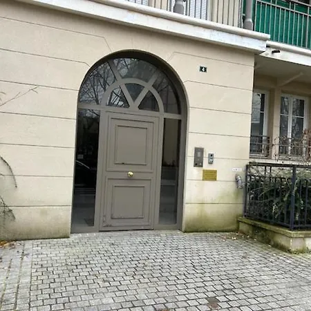 3 Mn, 14 People , 4 Bedrooms, 2 Parkings Prives 公寓