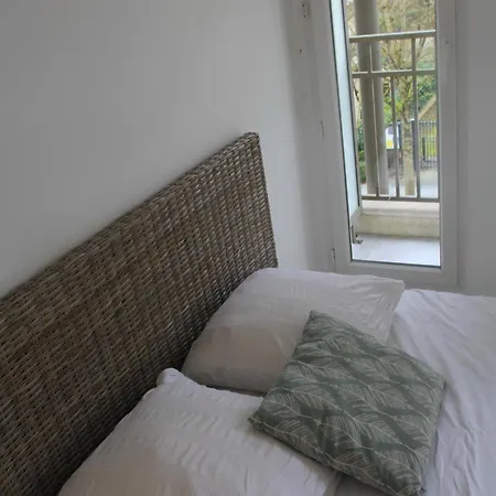 3 Mn, 14 People , 4 Bedrooms, 2 Parkings Prives 谢西