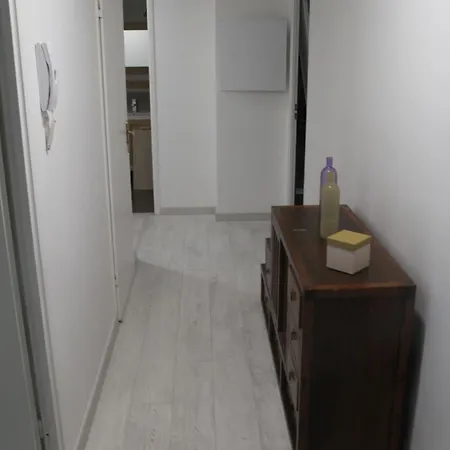 3 Mn, 14 People , 4 Bedrooms, 2 Parkings Prives 公寓