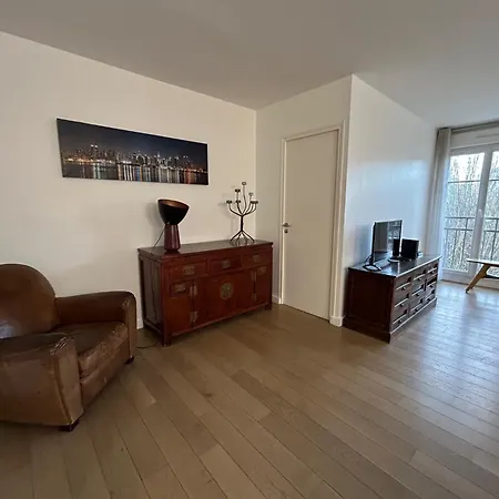 Apartament 3 Mn, 14 People , 4 Bedrooms, 2 Parkings Prives Chessy (Seine-et-Marne)