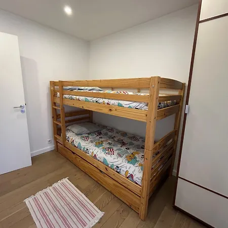 Apartament 3 Mn, 14 People , 4 Bedrooms, 2 Parkings Prives *