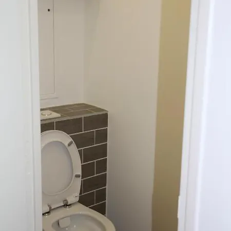 Apartament 3 Mn, 14 People , 4 Bedrooms, 2 Parkings Prives Chessy (Seine-et-Marne)