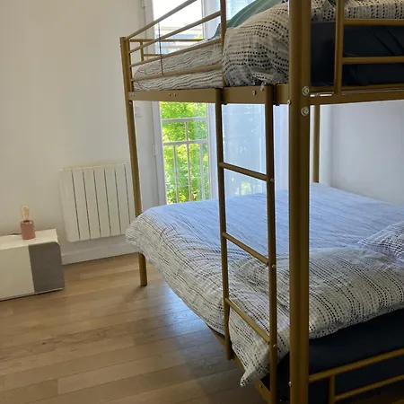 3 Mn, 14 People , 4 Bedrooms, 2 Parkings Prives Apartament Chessy (Seine-et-Marne)