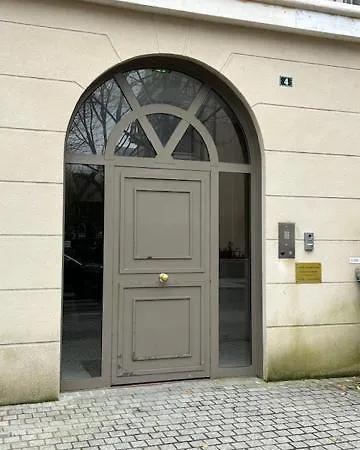 Apartament 3 Mn, 14 People , 4 Bedrooms, 2 Parkings Prives