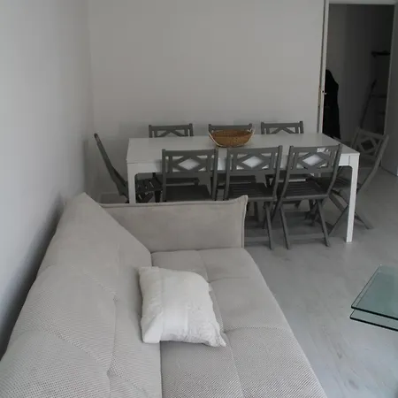 Apartament 3 Mn, 14 People , 4 Bedrooms, 2 Parkings Prives *