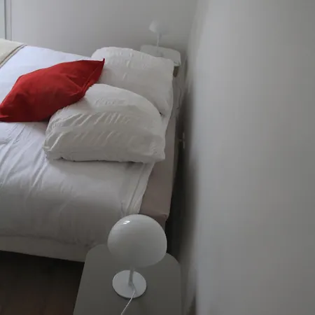 3 Mn, 14 People , 4 Bedrooms, 2 Parkings Prives Apartament *
