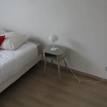 3 Mn, 14 People , 4 Bedrooms, 2 Parkings Prives Apartament