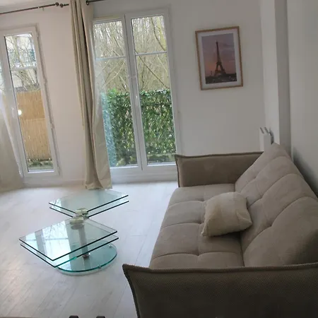 Apartament 3 Mn, 14 People , 4 Bedrooms, 2 Parkings Prives *
