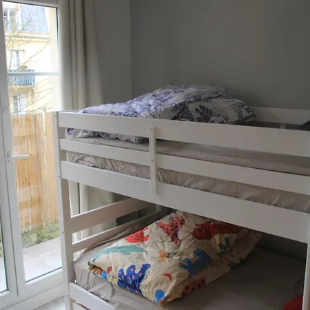 3 Mn, 14 People , 4 Bedrooms, 2 Parkings Prives Chessy (Seine-et-Marne)