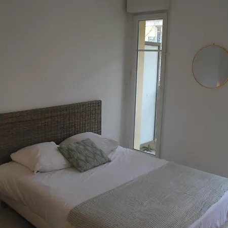 Apartament 3 Mn, 14 People , 4 Bedrooms, 2 Parkings Prives *